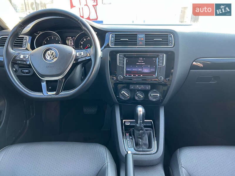 Седан Volkswagen Jetta 2016 в Днепре