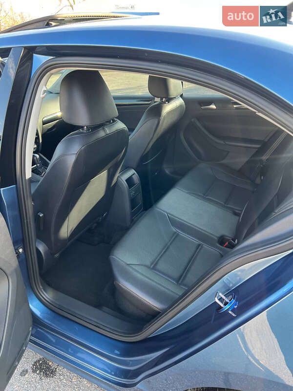 Седан Volkswagen Jetta 2016 в Днепре