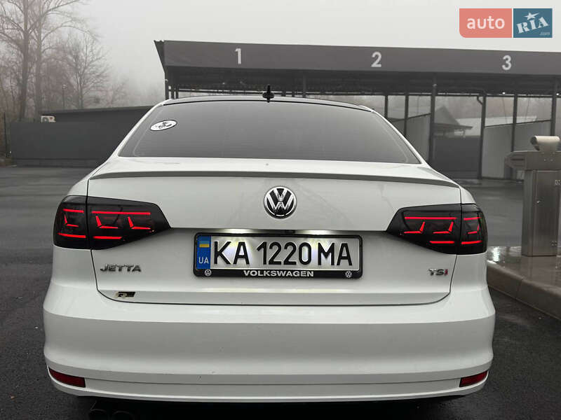 Седан Volkswagen Jetta 2016 в Киеве