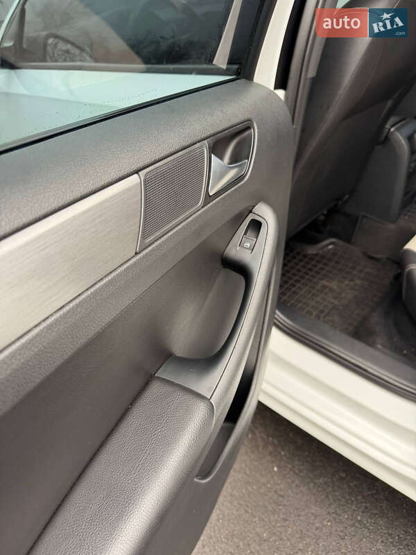 Седан Volkswagen Jetta 2016 в Киеве