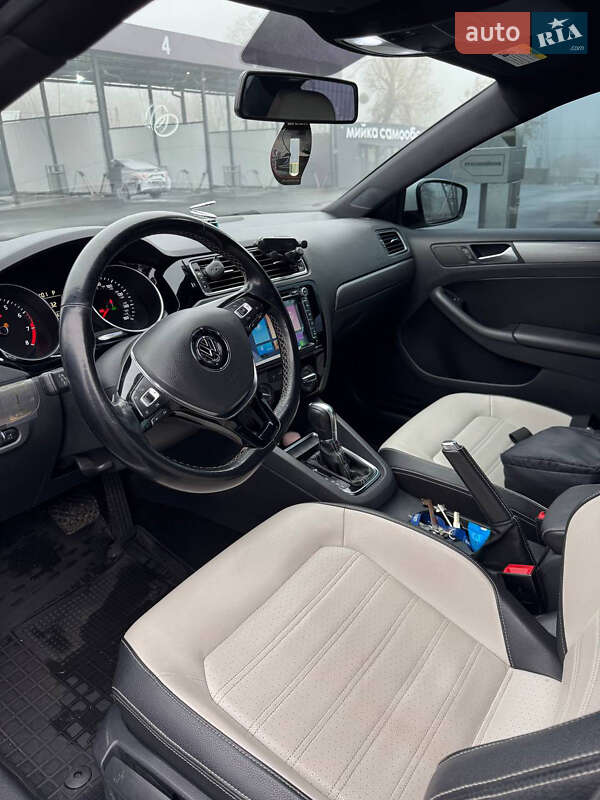 Седан Volkswagen Jetta 2016 в Киеве