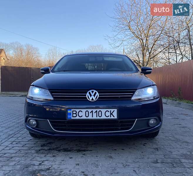Седан Volkswagen Jetta 2012 в Львове