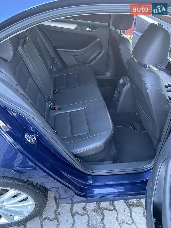 Седан Volkswagen Jetta 2012 в Львове