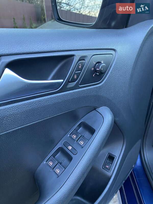 Седан Volkswagen Jetta 2012 в Львове