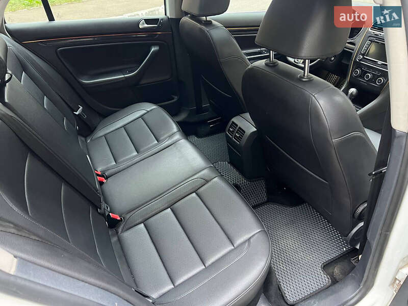 Універсал Volkswagen Jetta 2010 в Бучі