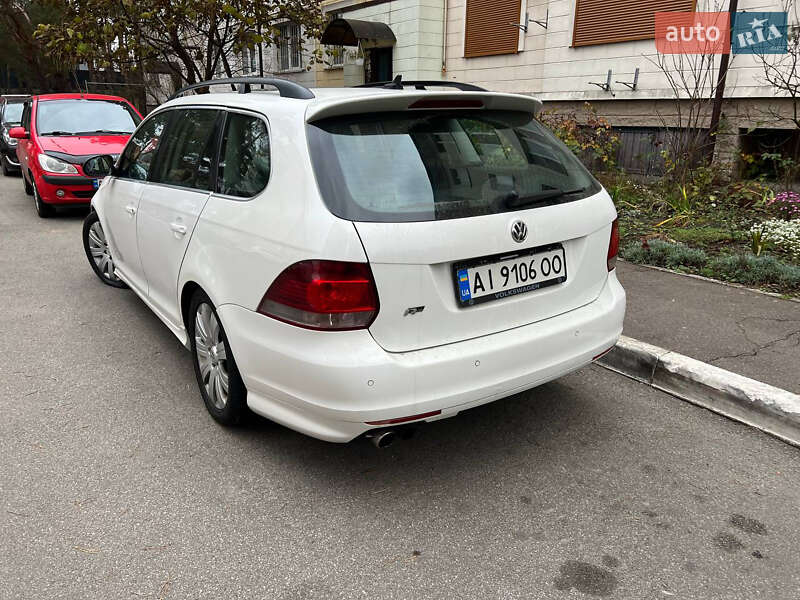 Універсал Volkswagen Jetta 2010 в Бучі