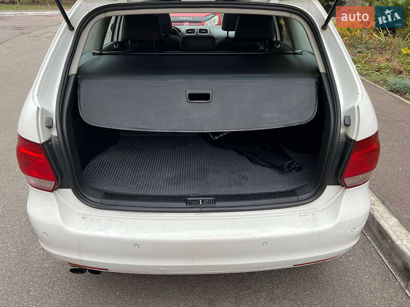 Універсал Volkswagen Jetta 2010 в Бучі