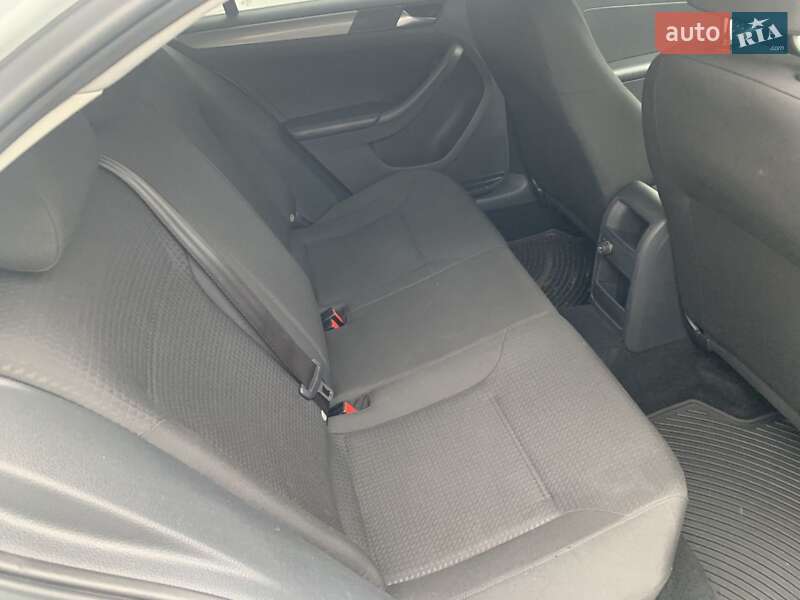Седан Volkswagen Jetta 2015 в Виннице