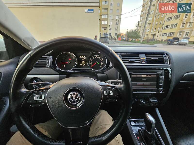 Седан Volkswagen Jetta 2015 в Харькове