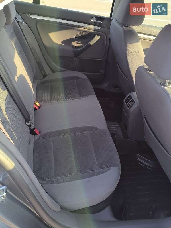 Седан Volkswagen Jetta 2009 в Кривом Роге