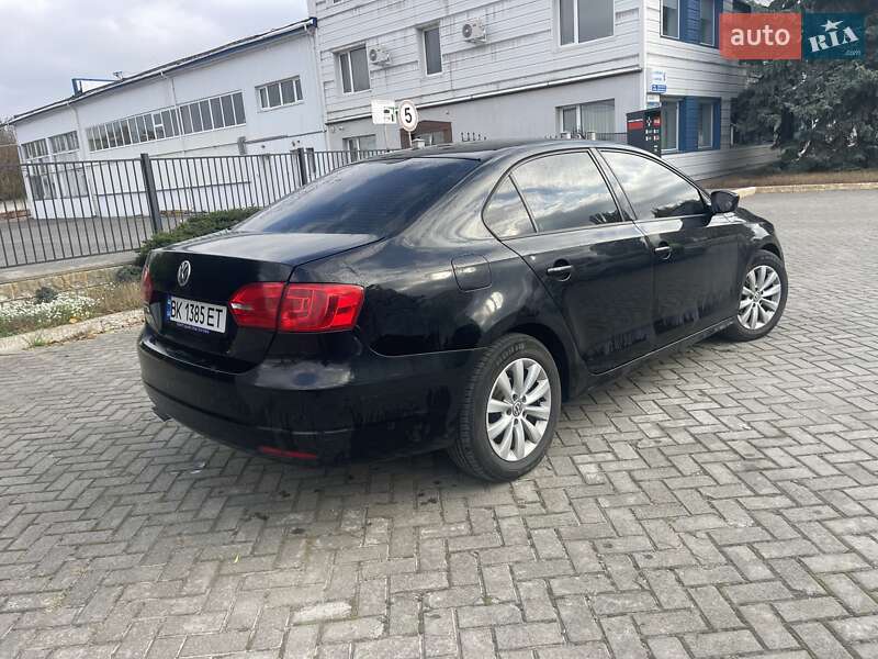 Седан Volkswagen Jetta 2013 в Ровно