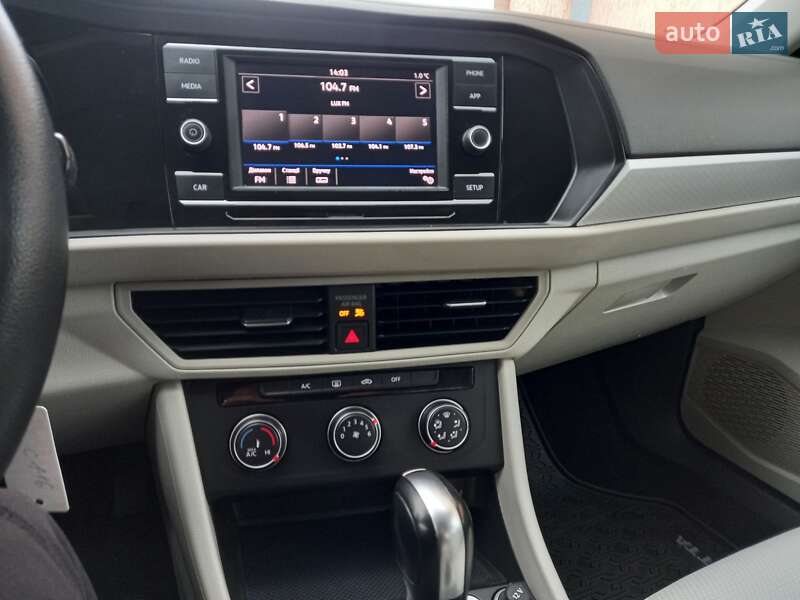 Седан Volkswagen Jetta 2019 в Львове