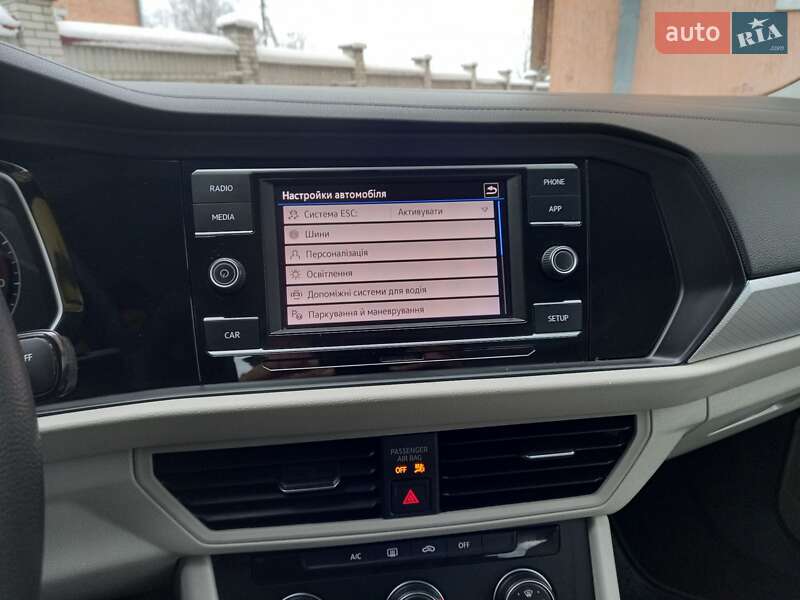 Седан Volkswagen Jetta 2019 в Львове