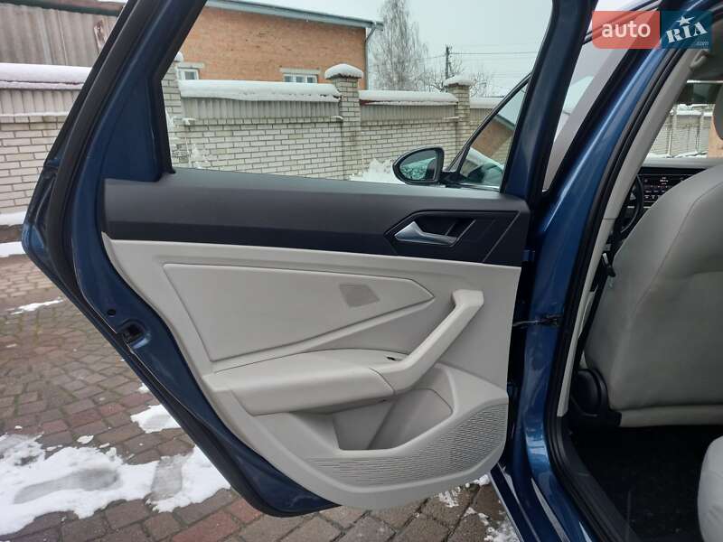 Седан Volkswagen Jetta 2019 в Львове