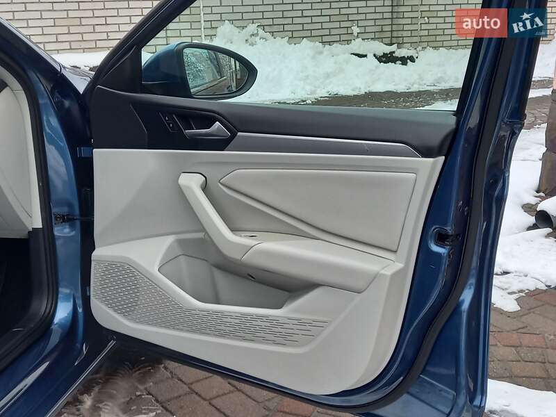 Седан Volkswagen Jetta 2019 в Львове