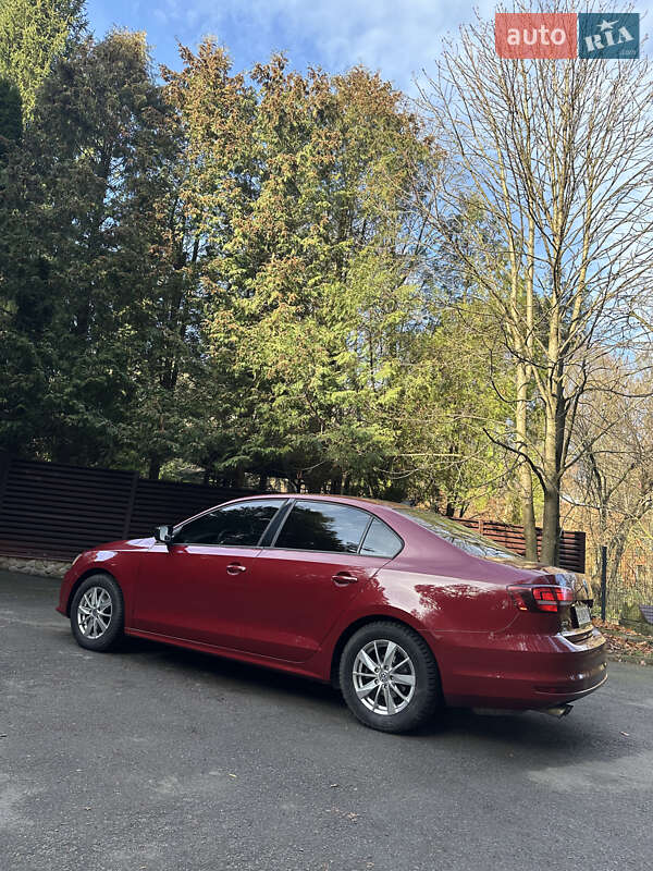 Седан Volkswagen Jetta 2015 в Львове