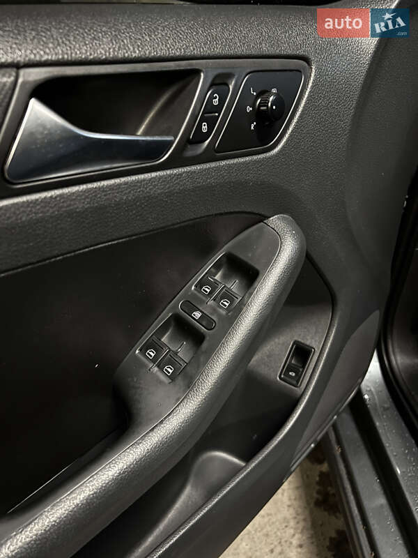 Седан Volkswagen Jetta 2011 в Чернигове