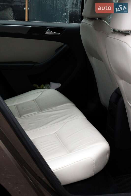 Седан Volkswagen Jetta 2014 в Хмельницком