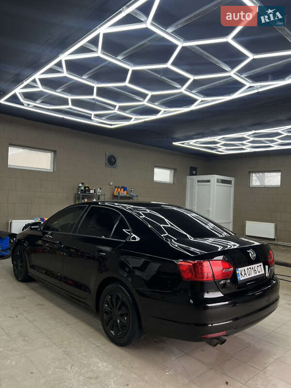 Седан Volkswagen Jetta 2011 в Кропивницькому