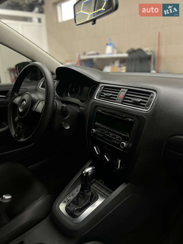 Седан Volkswagen Jetta 2011 в Кропивницькому