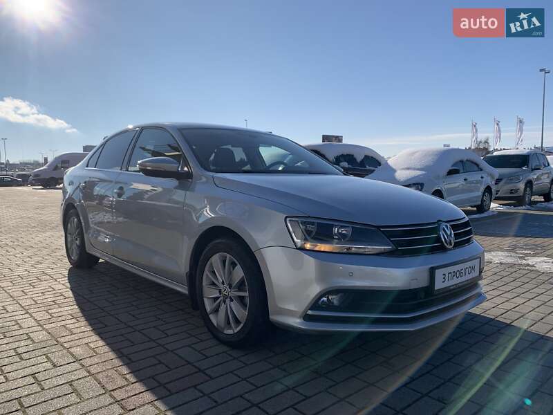 Седан Volkswagen Jetta 2016 в Львові