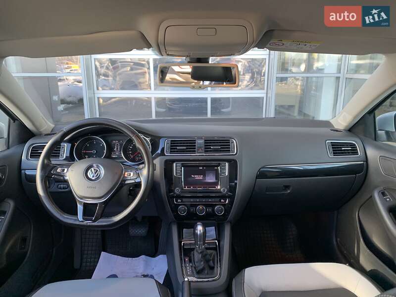 Седан Volkswagen Jetta 2016 в Львові