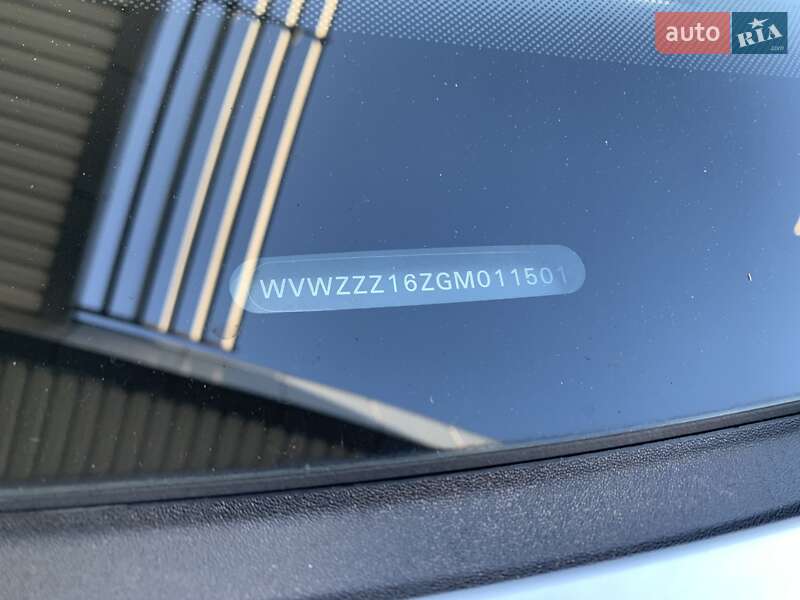 Седан Volkswagen Jetta 2016 в Львові