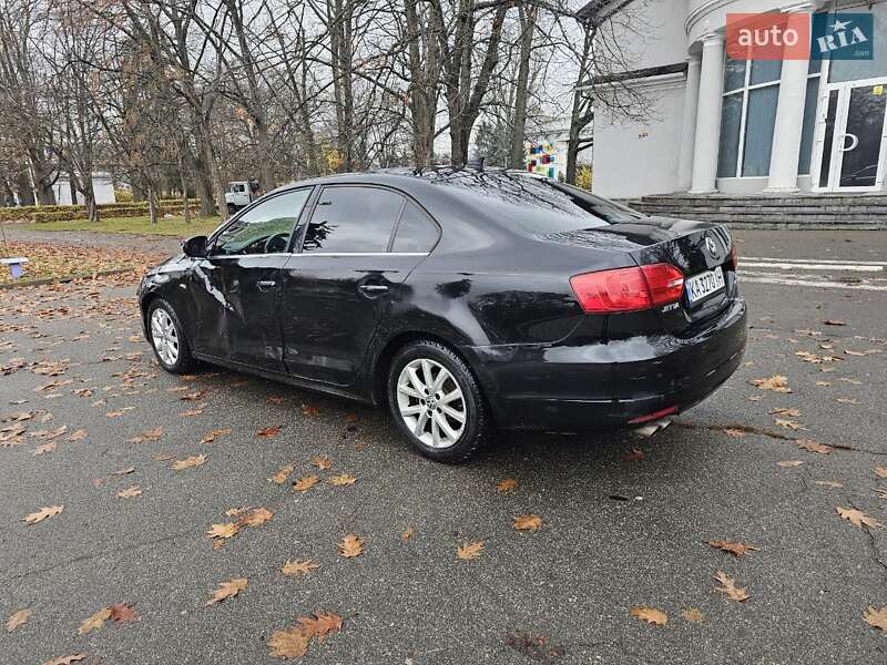Седан Volkswagen Jetta 2013 в Києві