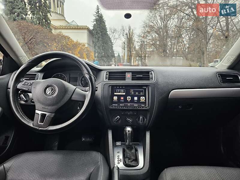 Седан Volkswagen Jetta 2013 в Києві