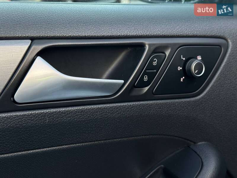 Седан Volkswagen Jetta 2017 в Ровно фото 29 Седан Volkswagen Jetta 2017 в Ровно