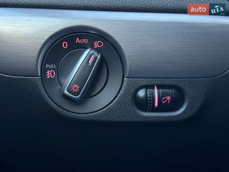 Седан Volkswagen Jetta 2017 в Ровно фото 35 Седан Volkswagen Jetta 2017 в Ровно