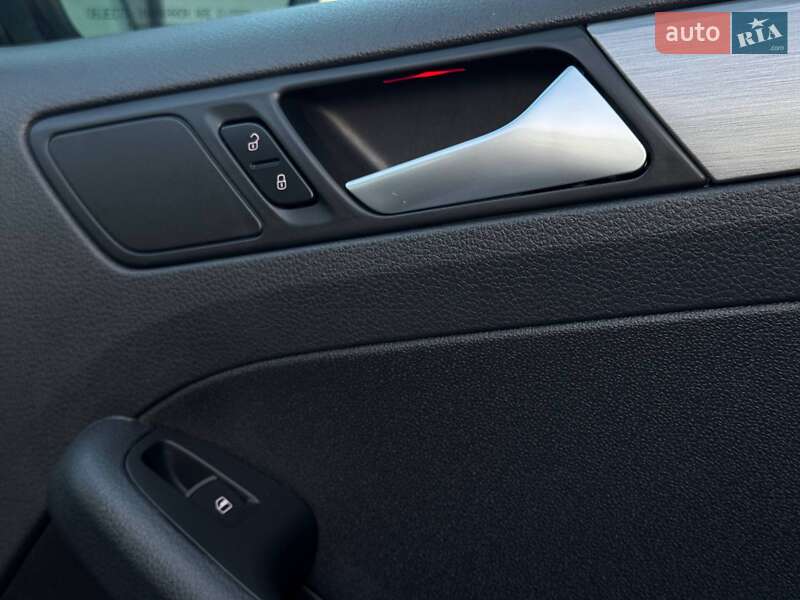 Седан Volkswagen Jetta 2017 в Ровно фото 67 Седан Volkswagen Jetta 2017 в Ровно