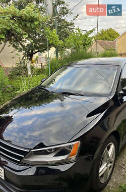 Седан Volkswagen Jetta 2015 в Ужгороді