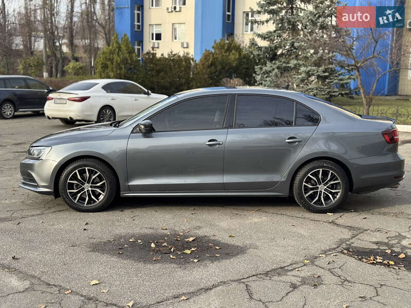 Седан Volkswagen Jetta 2016 в Киеве
