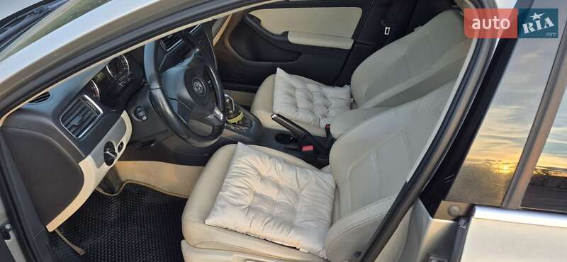 Седан Volkswagen Jetta 2012 в Харкові