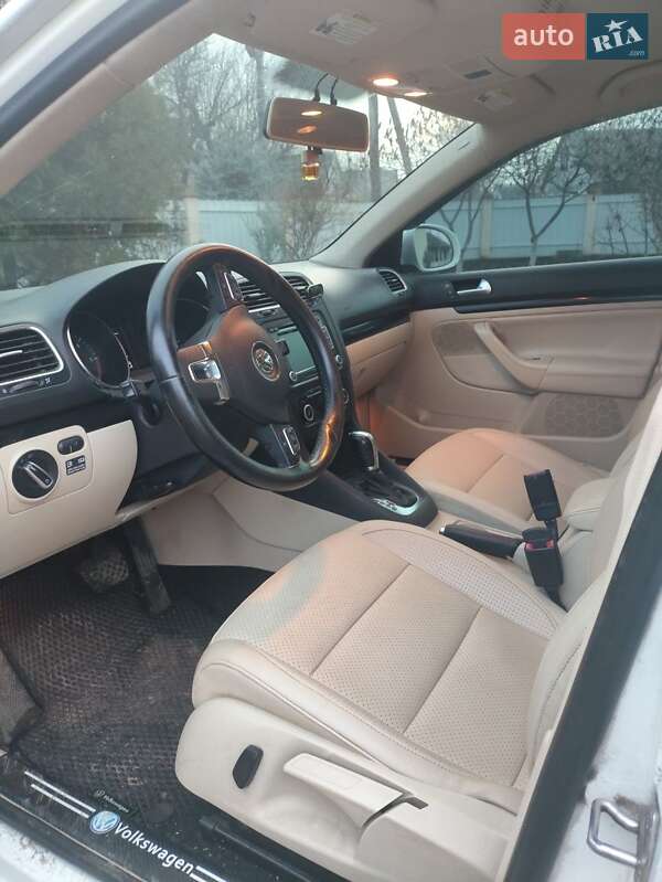 Універсал Volkswagen Jetta 2012 в Нових Санжарах