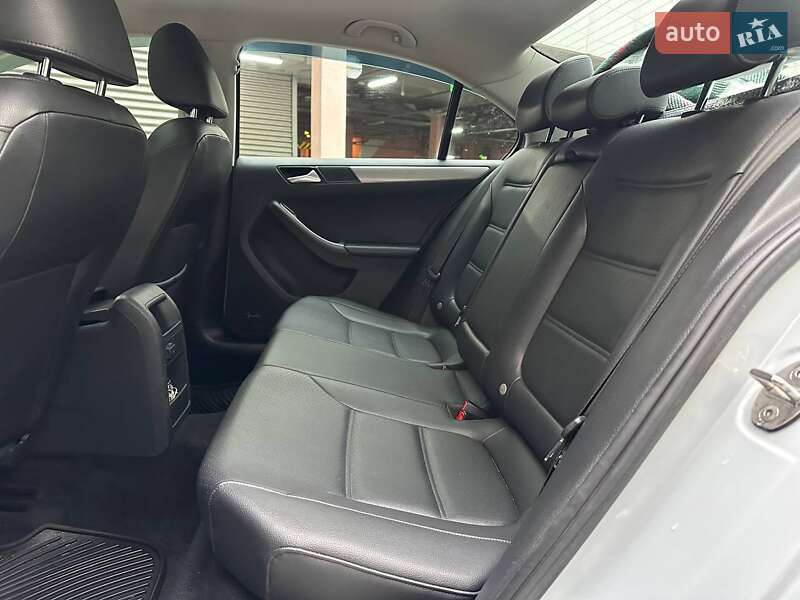 Седан Volkswagen Jetta 2016 в Києві