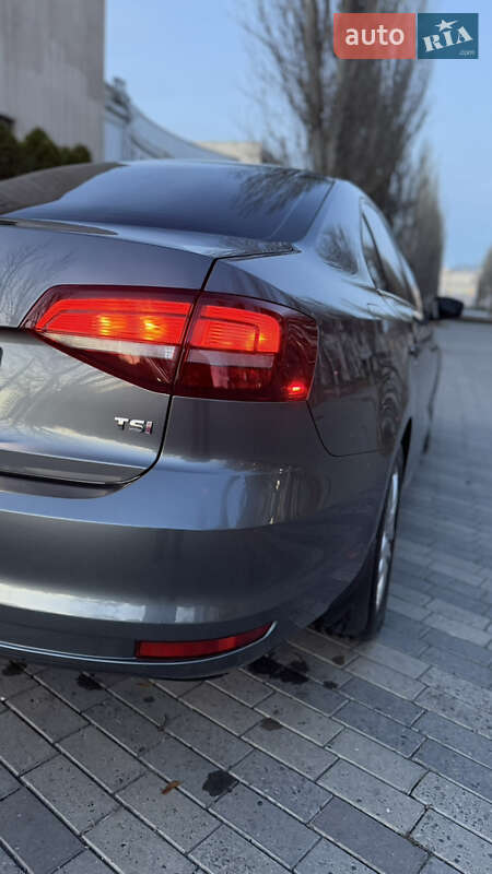 Седан Volkswagen Jetta 2017 в Дніпрі