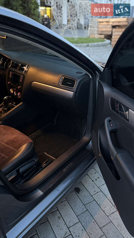 Седан Volkswagen Jetta 2017 в Дніпрі