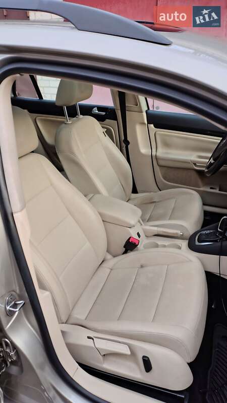 Универсал Volkswagen Jetta 2013 в Киеве фото 12 Универсал Volkswagen Jetta 2013 в Киеве