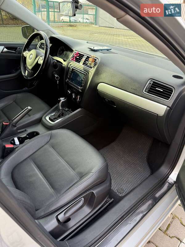 Седан Volkswagen Jetta 2011 в Киеве фото 21 Седан Volkswagen Jetta 2011 в Киеве