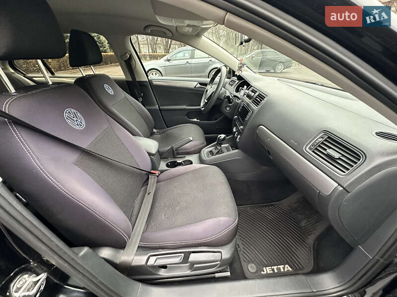 Седан Volkswagen Jetta 2017 в Дніпрі