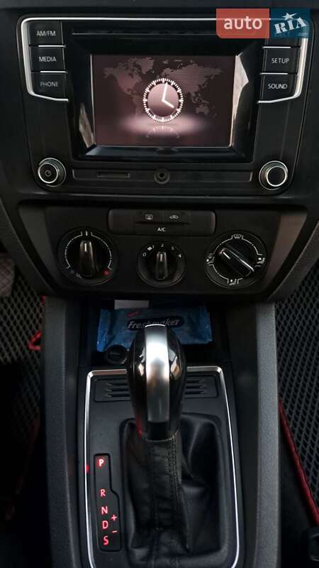 Седан Volkswagen Jetta 2016 в Запоріжжі