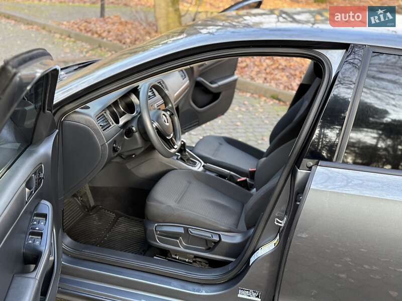 Седан Volkswagen Jetta 2015 в Львове фото 90 Седан Volkswagen Jetta 2015 в Львове