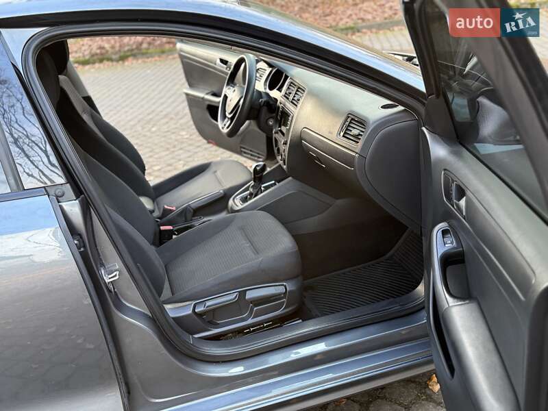 Седан Volkswagen Jetta 2015 в Львове фото 103 Седан Volkswagen Jetta 2015 в Львове