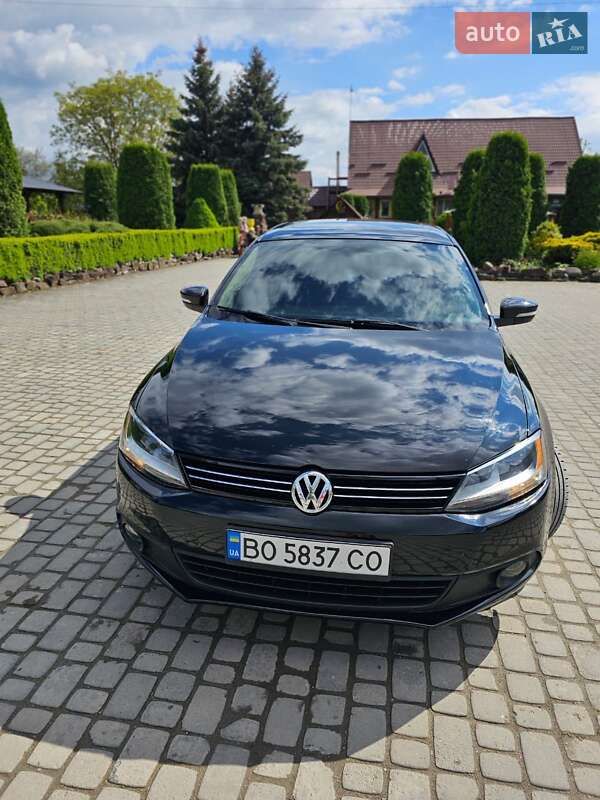 Седан Volkswagen Jetta 2012 в Борщеві