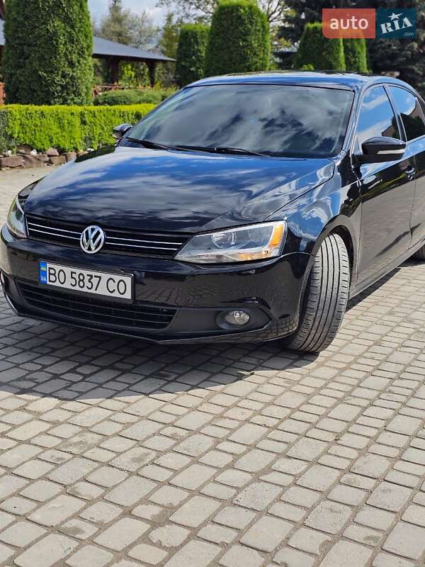Седан Volkswagen Jetta 2012 в Борщеві