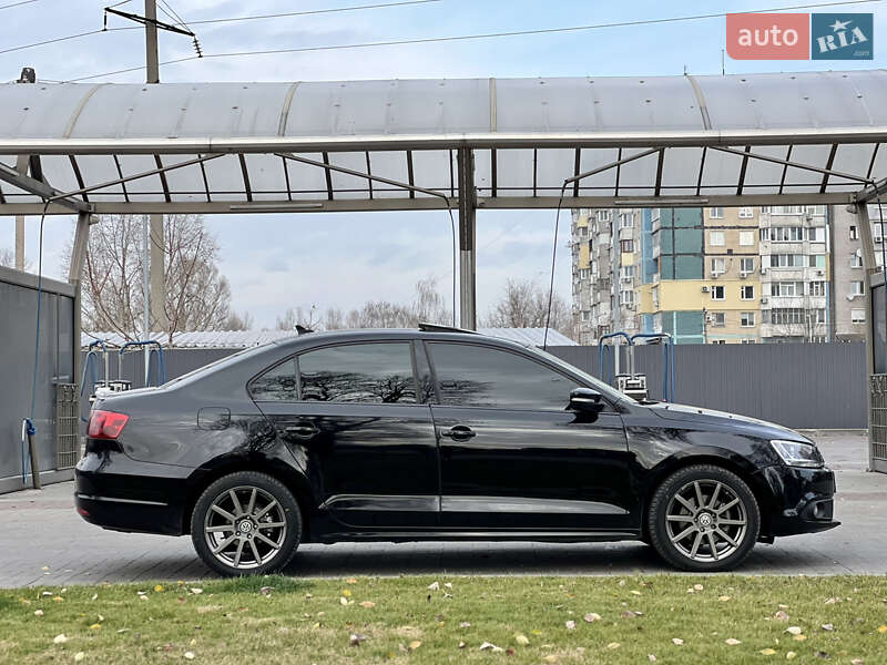 Седан Volkswagen Jetta 2012 в Днепре