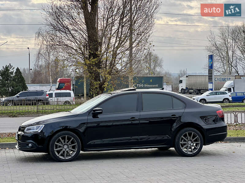 Седан Volkswagen Jetta 2012 в Днепре
