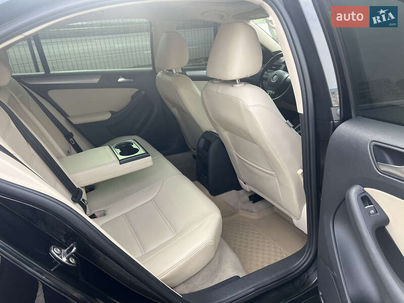 Седан Volkswagen Jetta 2012 в Днепре